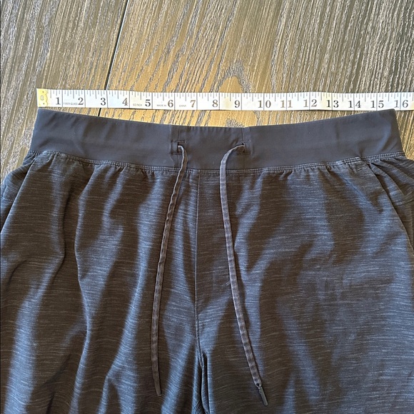 Lululemon Men’s T.H.E. Short *Linerless 9" Updated in Heathered Black, Size L - Picture 9 of 9